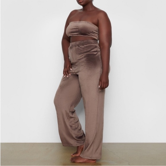 Skims Velour Wide Leg Pants - Picture 6 of 6